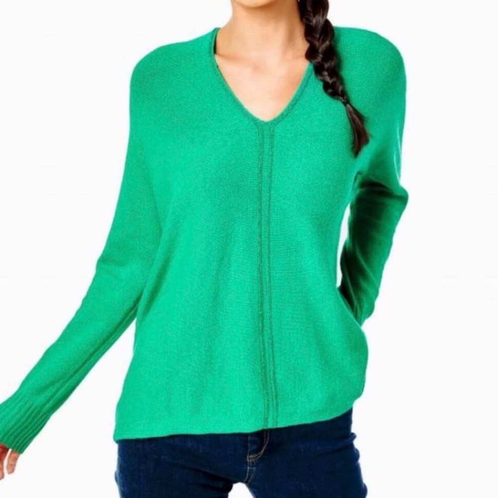 BNWT Lilly Pulitzer sevie sweater size small.